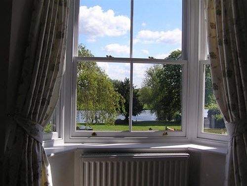 Old Riverview Guest House Earith Eksteriør bilde
